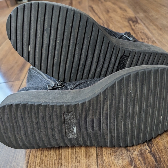 Blowfish wool ankle booties size 6 women's - Picture 5 of 7